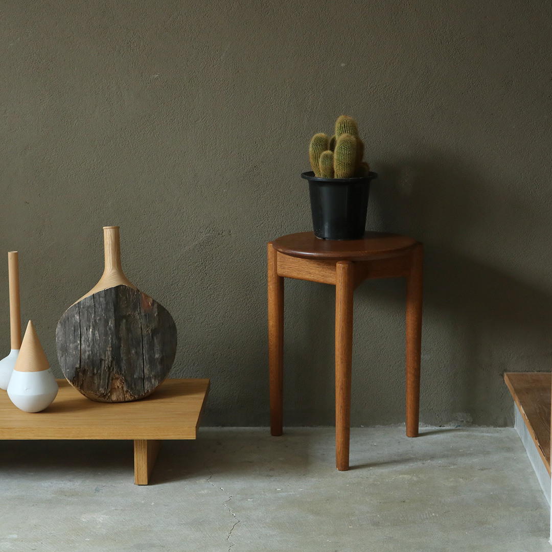 graf 木製 スツール Round Stool - graf | decorative mode no.3 design products Inc.