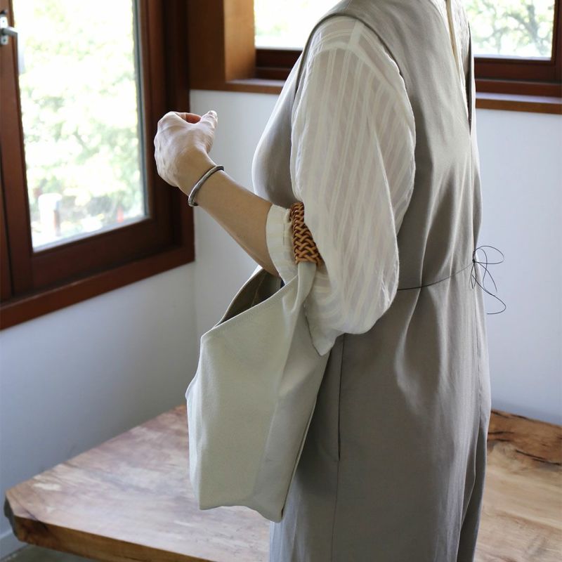 KAMAROAN(カマロアン) Woven Triangle Bag 36